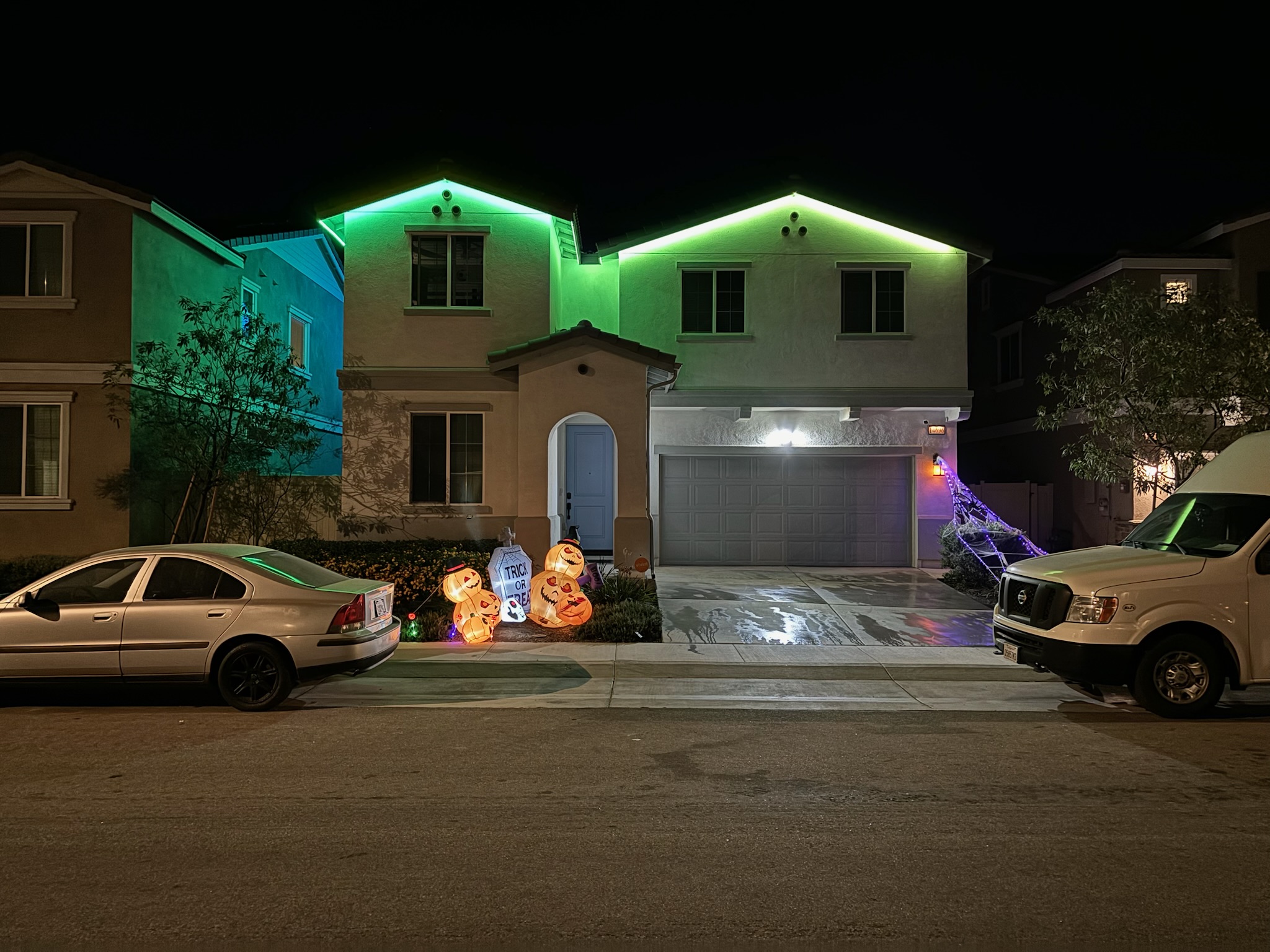 San Diego home with green Halloween lighting